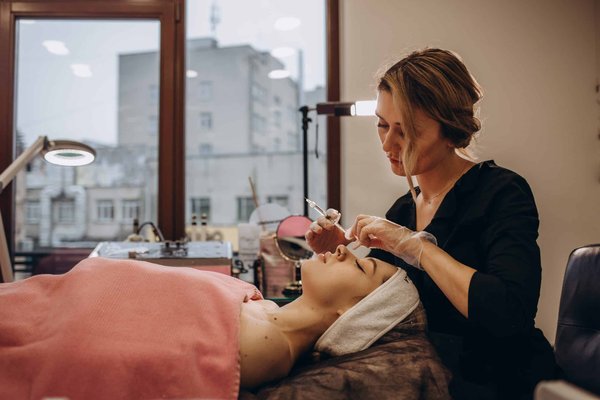 How does augmented reality enhance interactive learning in museums?